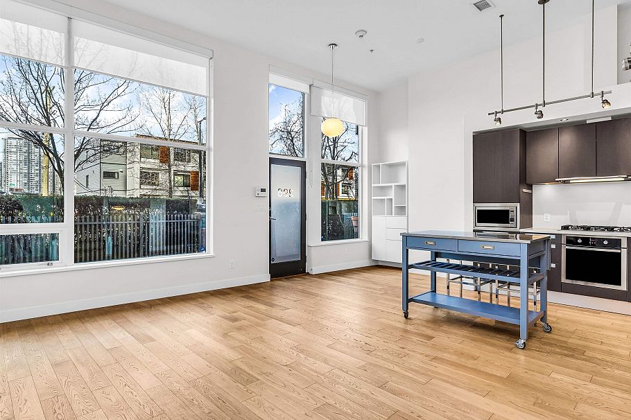 296 W 1st Avenue Vancouver, BC - 3