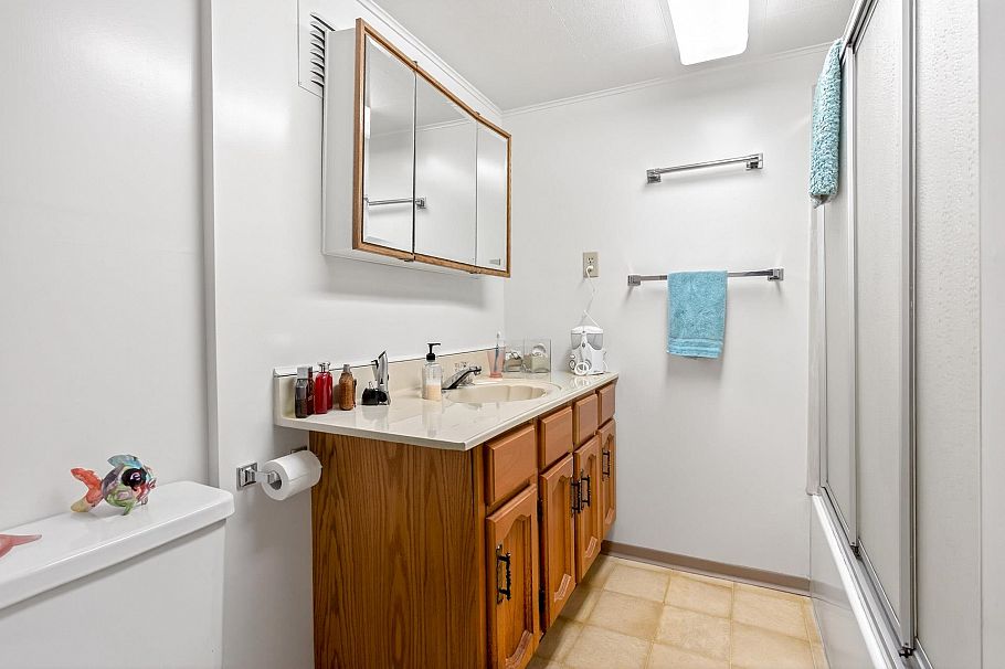 3494 Oxford Street Vancouver, BC - 34