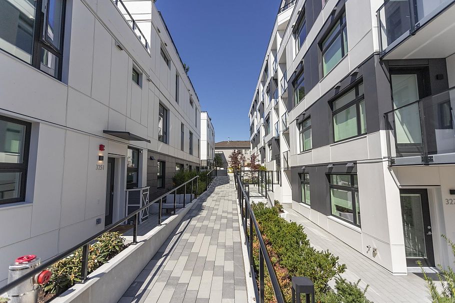 304 3264 Vanness Avenue Vancouver, BC - 19