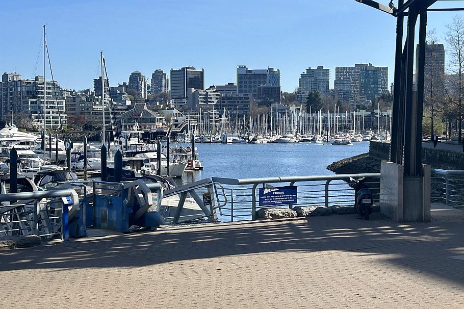 1901 1201 Marinaside Crescent Vancouver, BC - 11