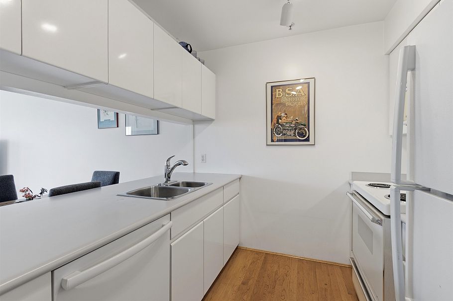 211 3250 W Broadway Vancouver, BC - 13