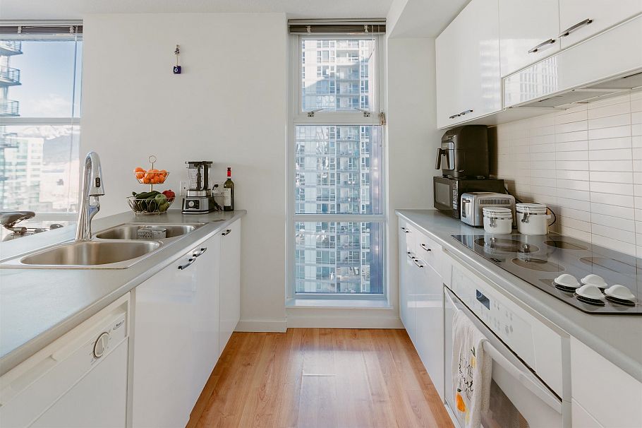 1806 111 W Georgia Street Vancouver, BC - 11