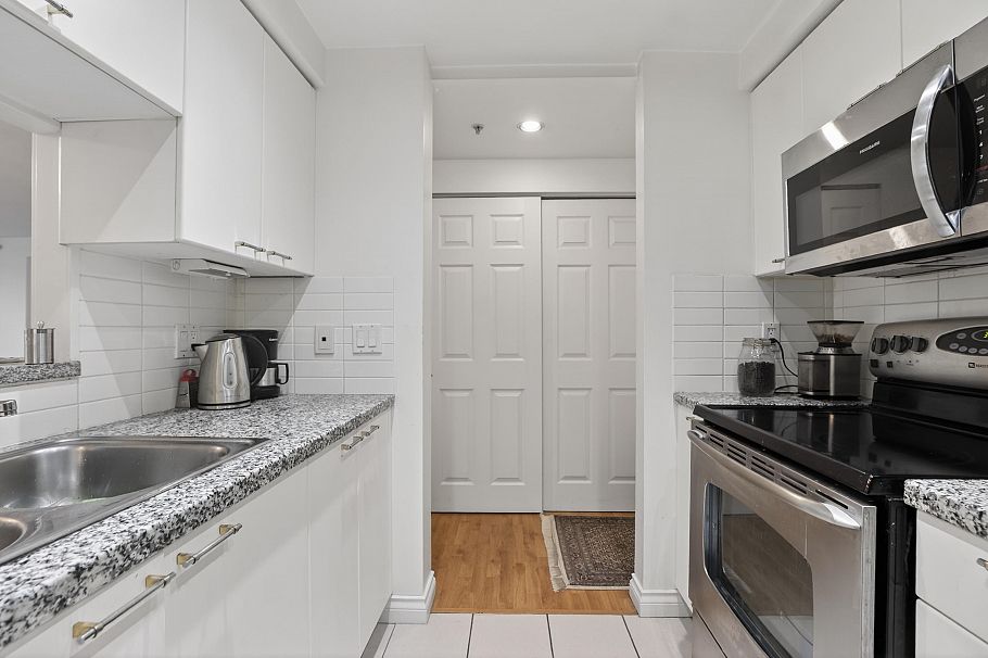 303 1388 Homer Street Vancouver, BC - 13