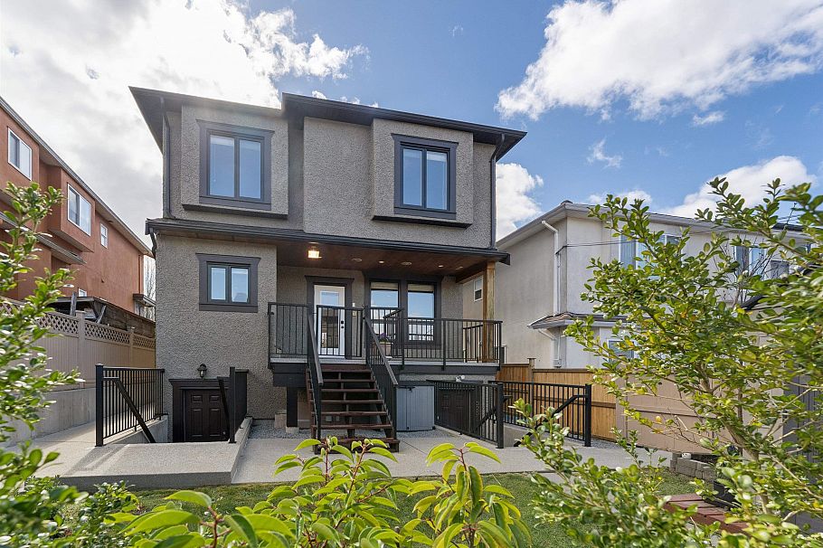 3233 Grant Street Vancouver, BC - 32