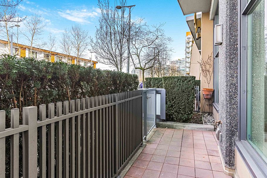 296 W 1st Avenue Vancouver, BC - 29