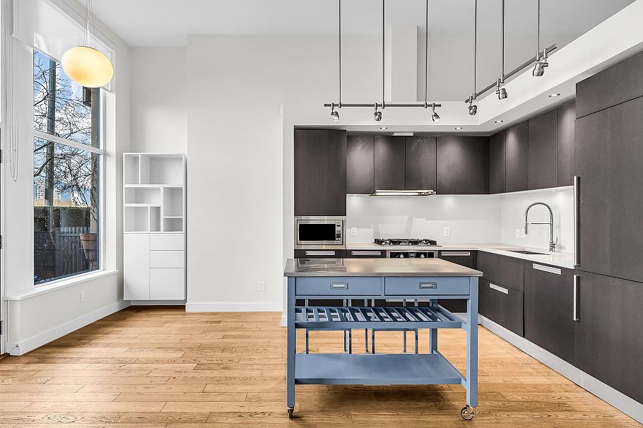 296 W 1st Avenue Vancouver, BC - 10