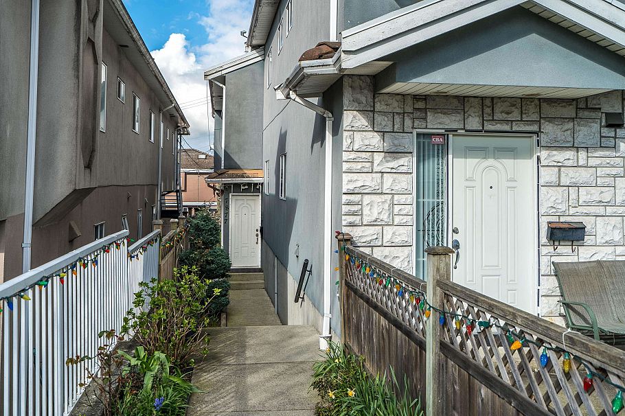 7877 Fraser Street Vancouver, BC - 2