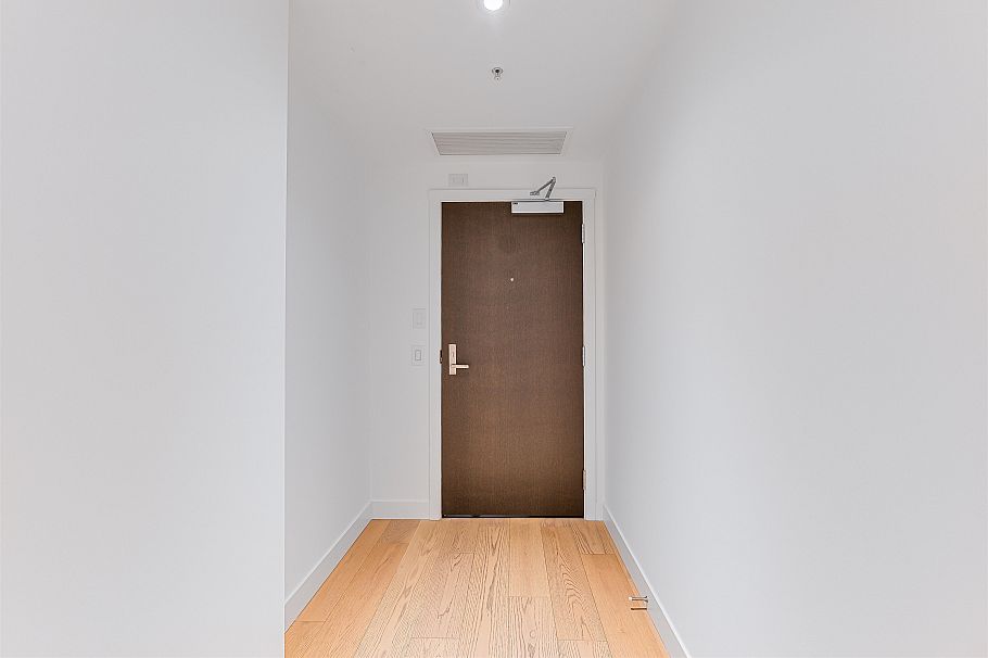 100 1561 W 57th Avenue Vancouver, BC - 2