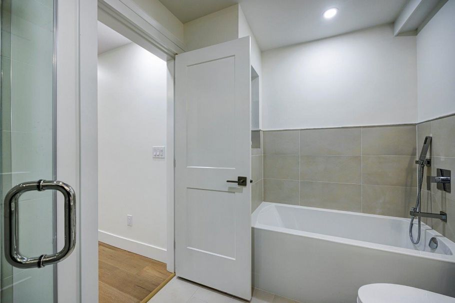 254 E 18th Street North Vancouver, BC - 22