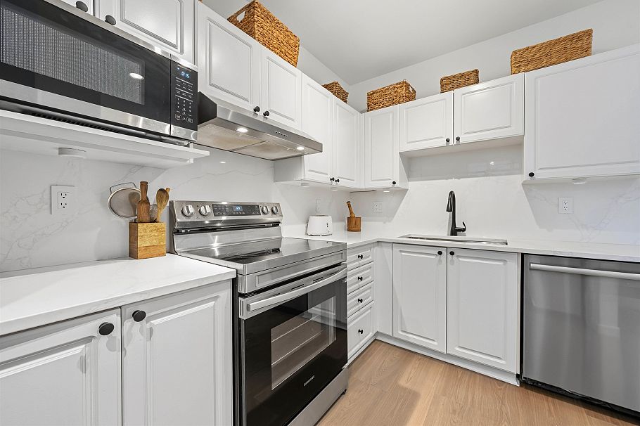 1 8581 Jellicoe Street Vancouver, BC - 11