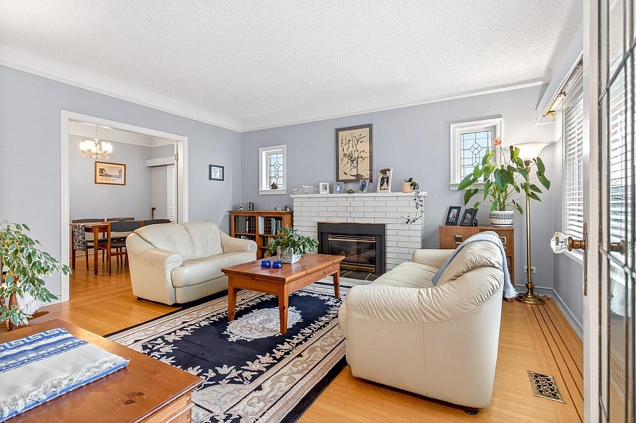 3494 Oxford Street Vancouver, BC - 3