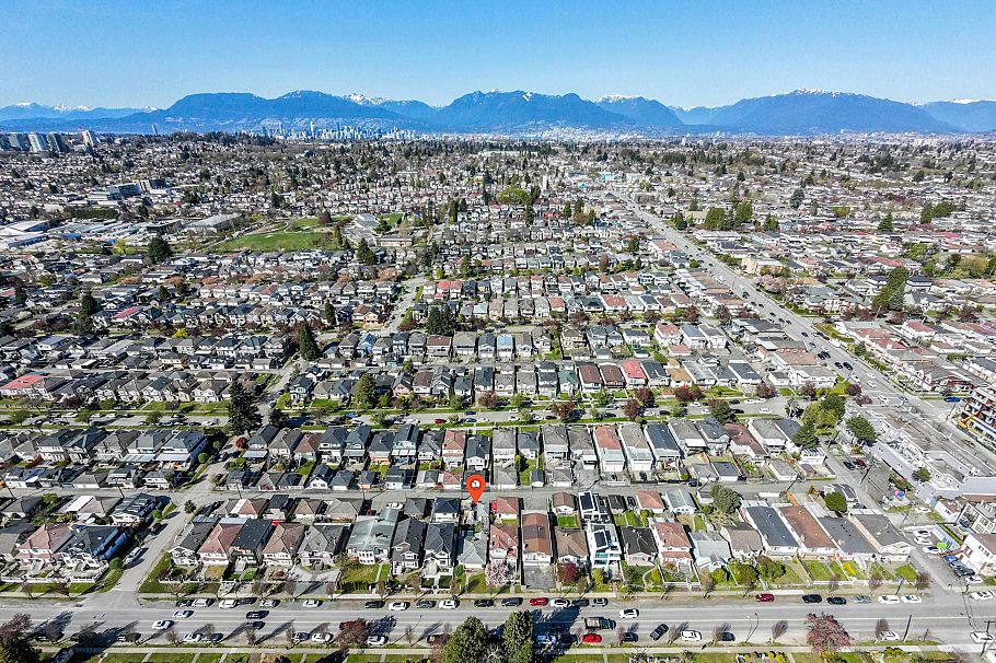 571 E 57th Avenue Vancouver, BC - 3