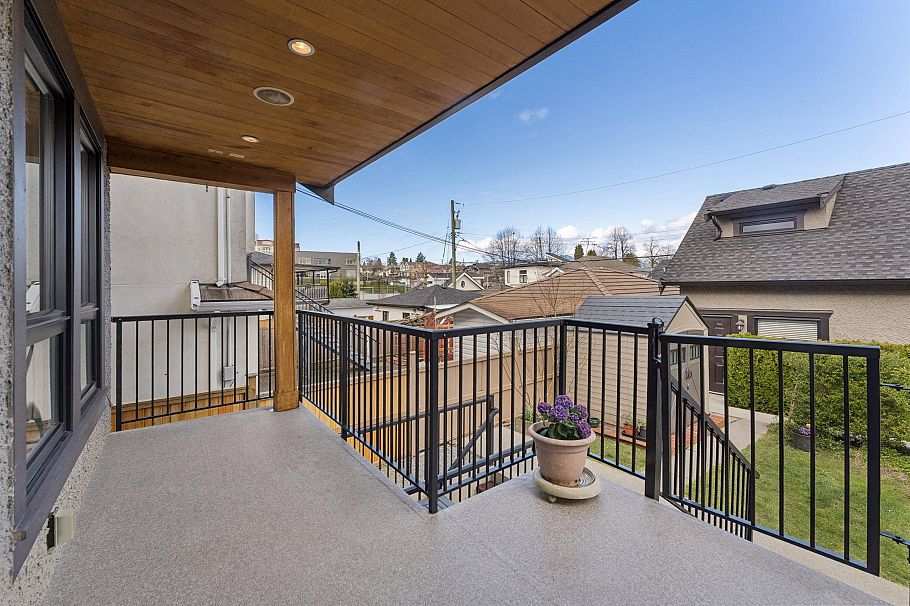 3233 Grant Street Vancouver, BC - 30