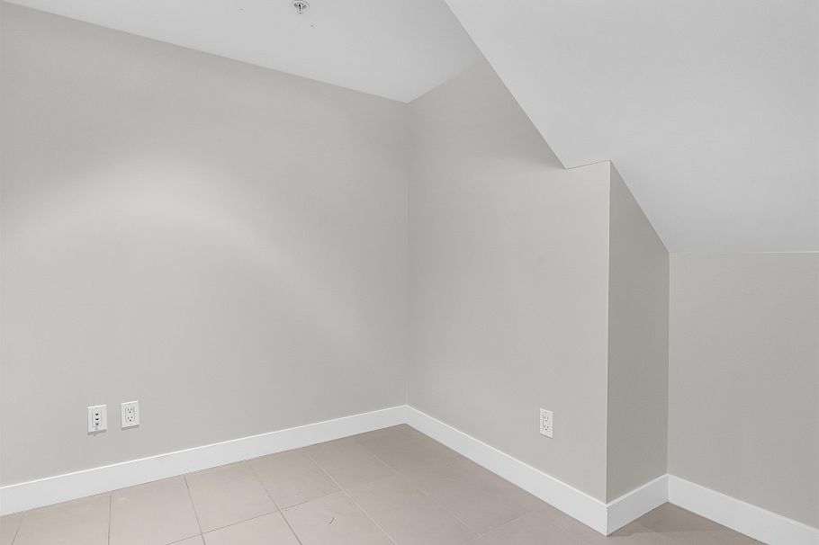 296 W 1st Avenue Vancouver, BC - 22