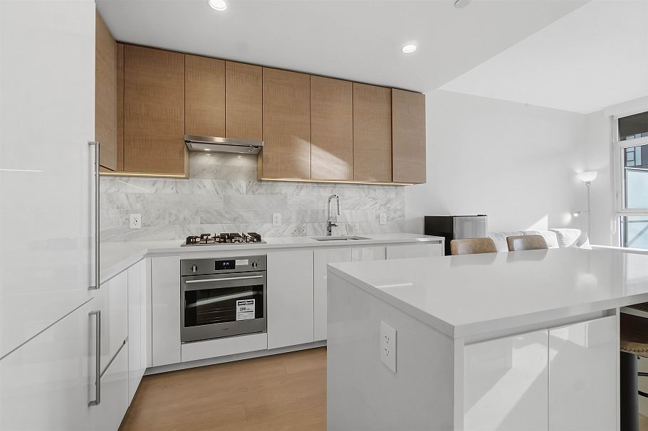 2710 2108 Gilmore Avenue Burnaby, BC - 11