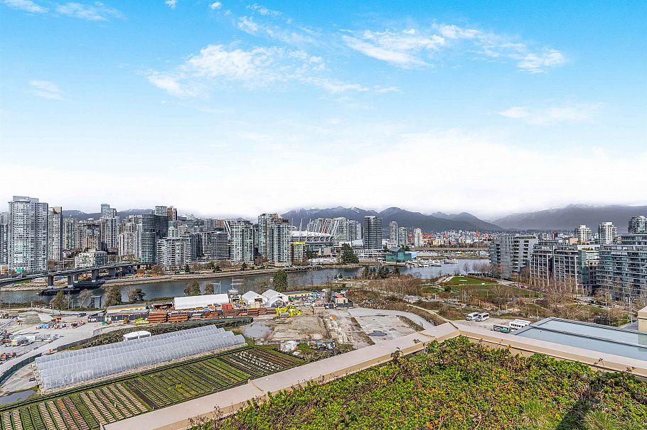 296 W 1st Avenue Vancouver, BC - 32