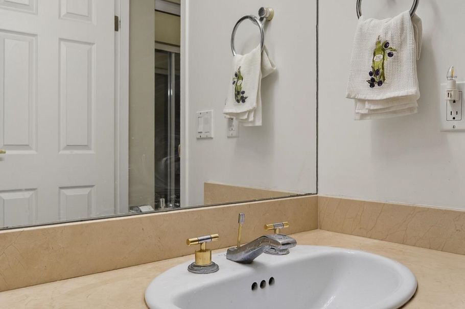 303 1388 Homer Street Vancouver, BC - 23