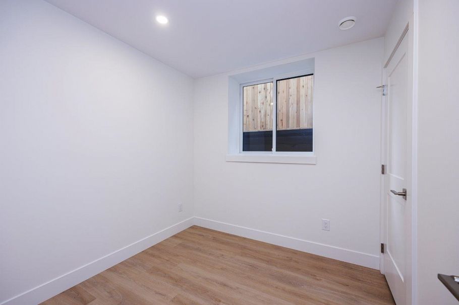 254 E 18th Street North Vancouver, BC - 39