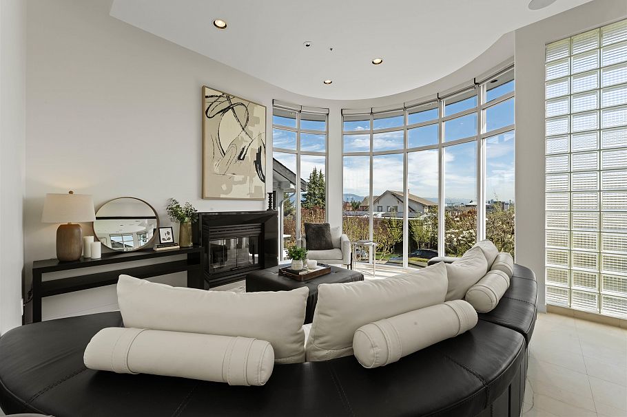 3043 Alma Street Vancouver, BC - 3
