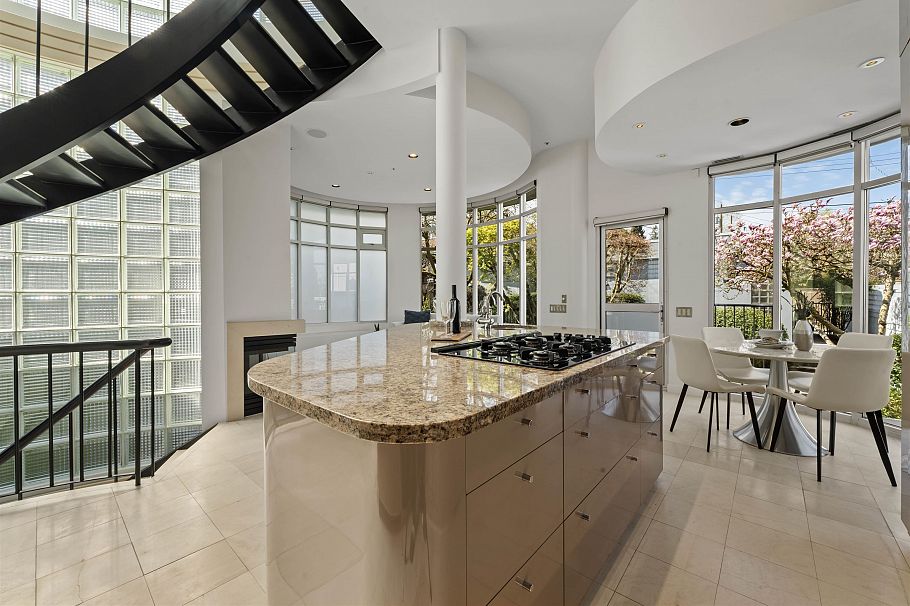 3043 Alma Street Vancouver, BC - 8