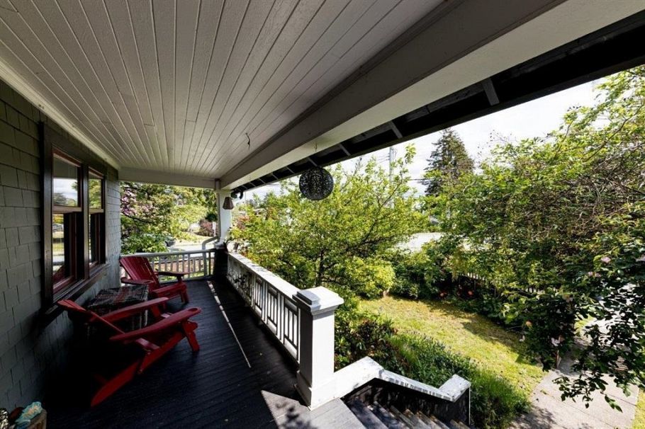 364 E 14th Street North Vancouver, BC - 32
