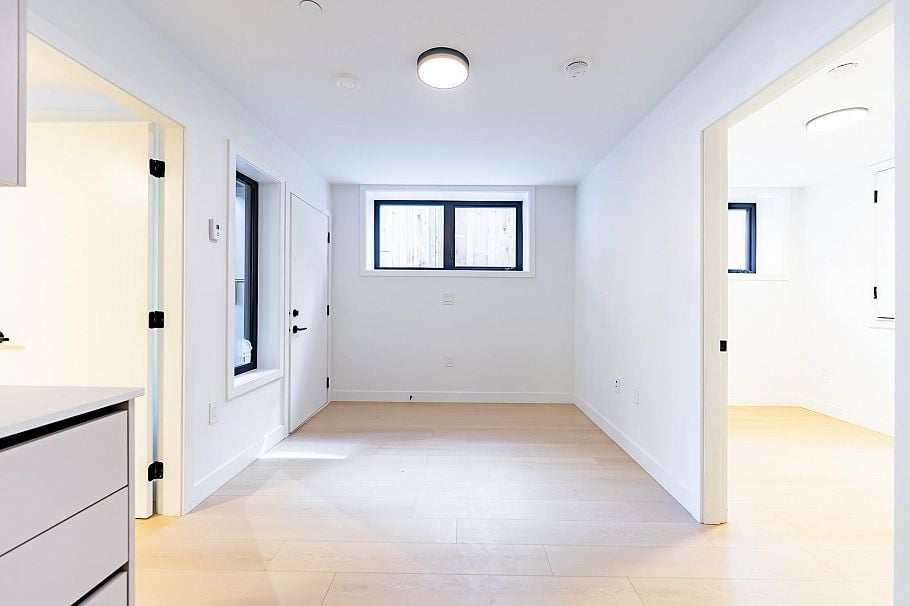 6575 Lime Street Vancouver, BC - 33