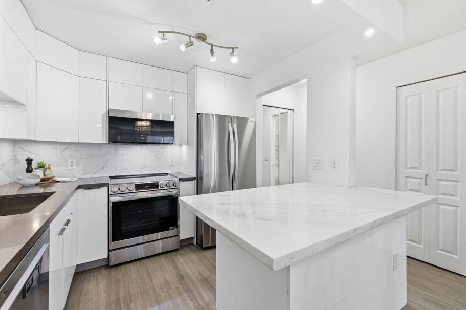 20 3428 Adanac Street Vancouver, BC - 11