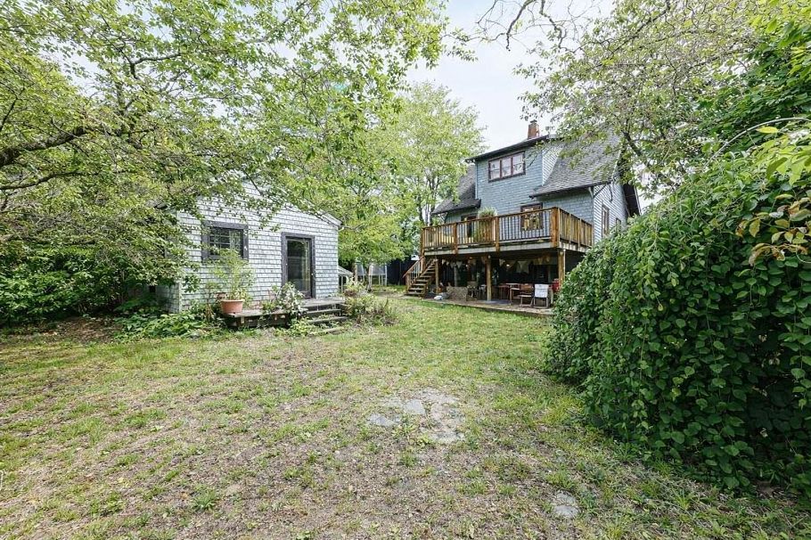 364 E 14th Street North Vancouver, BC - 5