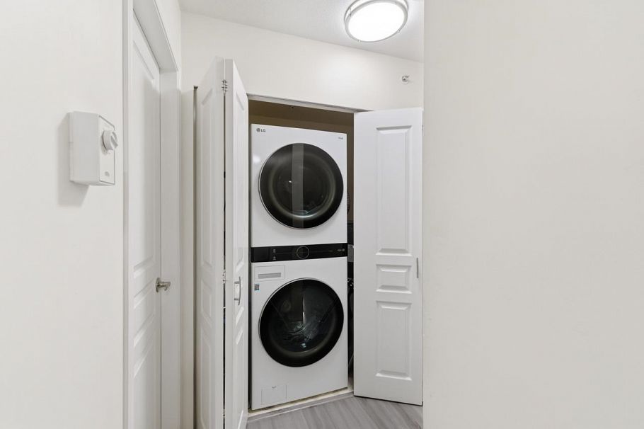 20 3428 Adanac Street Vancouver, BC - 21