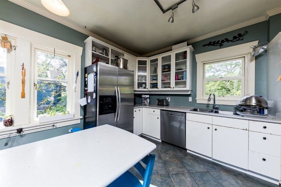 364 E 14th Street North Vancouver, BC - 16
