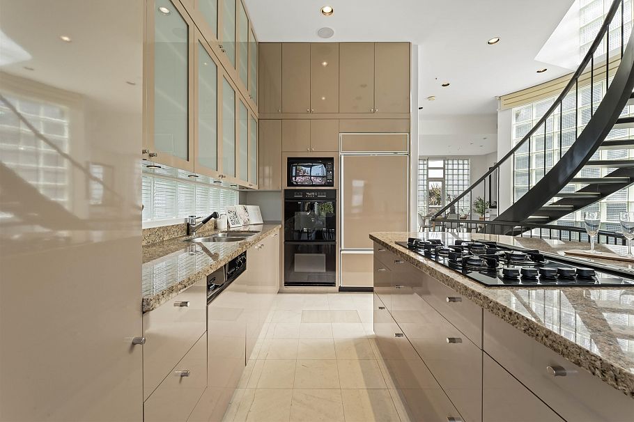 3043 Alma Street Vancouver, BC - 11