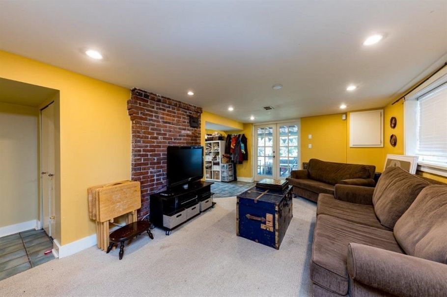 364 E 14th Street North Vancouver, BC - 29