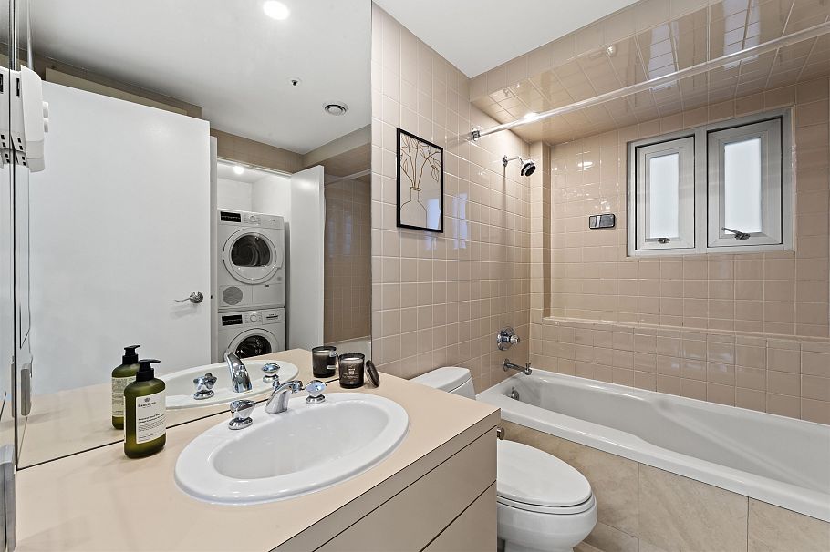 3043 Alma Street Vancouver, BC - 25