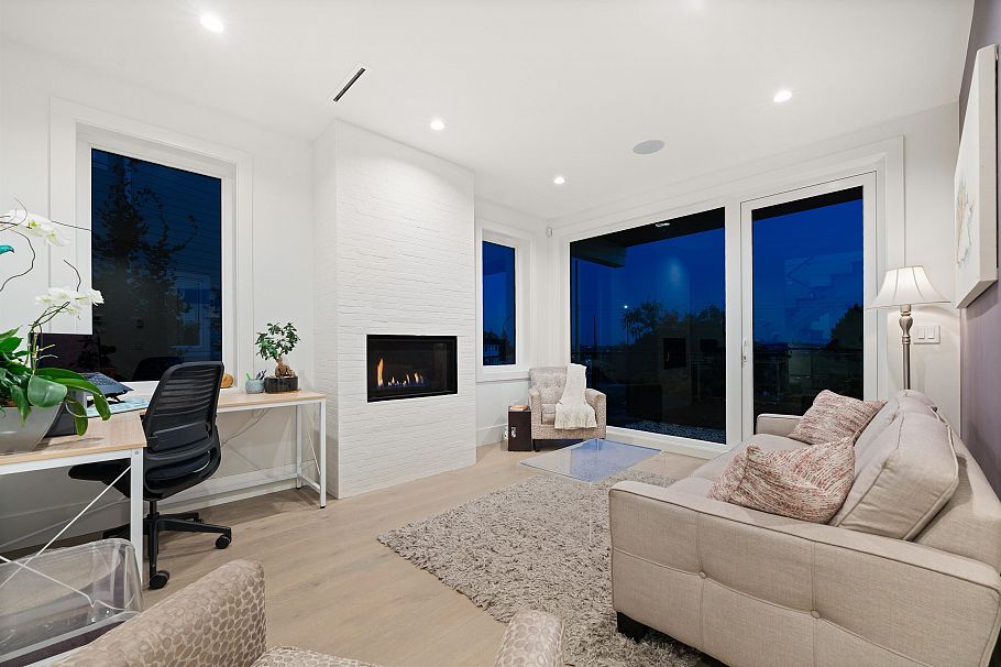 336 E Keith Road North Vancouver, BC - 12