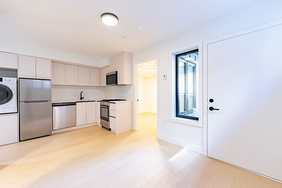 6575 Lime Street Vancouver, BC - 32