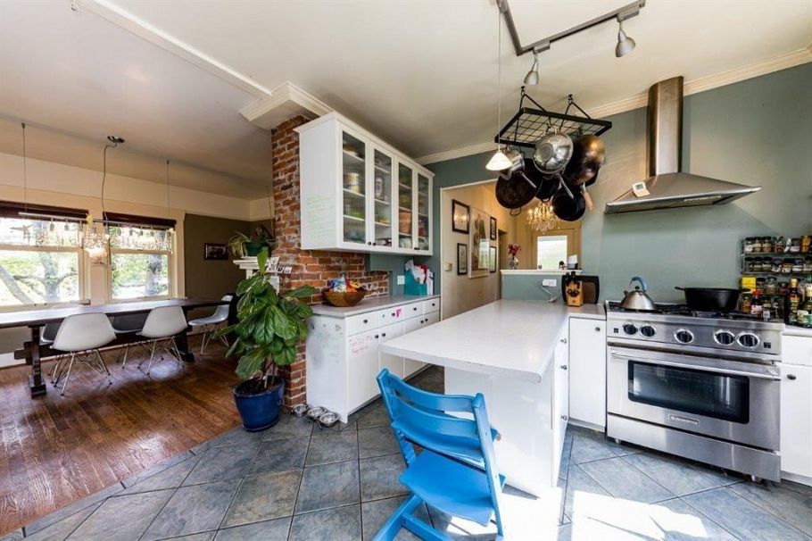 364 E 14th Street North Vancouver, BC - 17