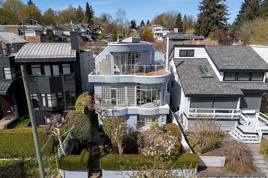 3043 Alma Street Vancouver, BC - 1