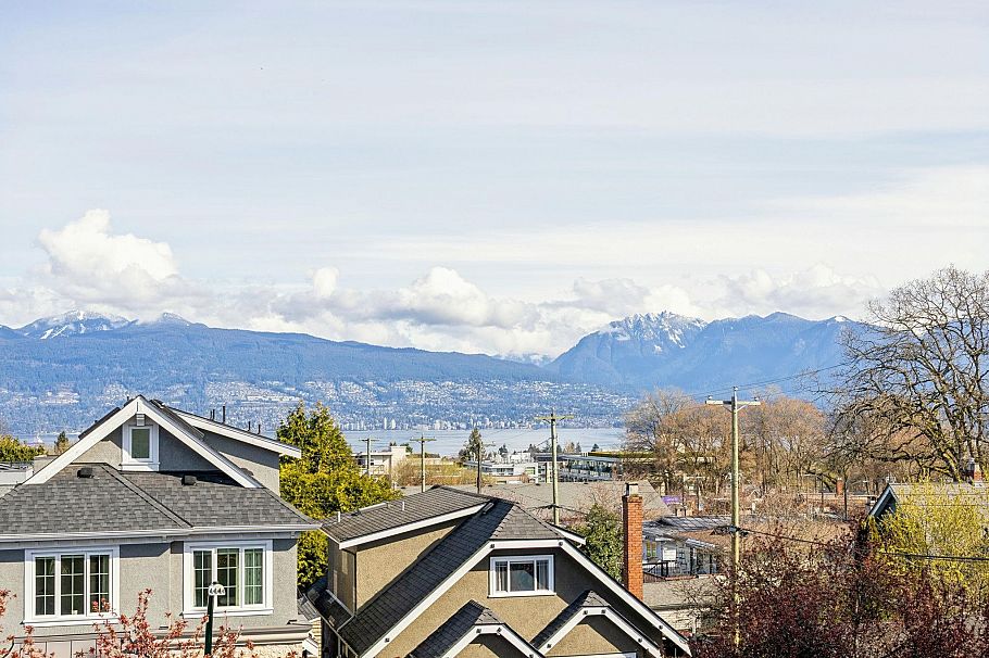 1 3642 West 20th Avenue Vancouver, BC - 27