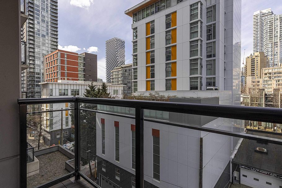 701 1295 Richards Street Vancouver, BC - 17