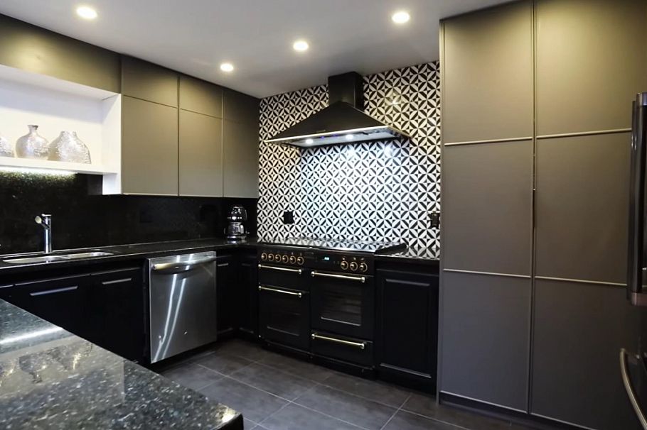 1306 33 Chesterfield Place North Vancouver, BC - 12