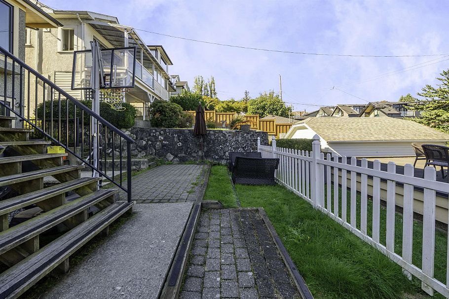 3511 W 15th Avenue Vancouver, BC - 27