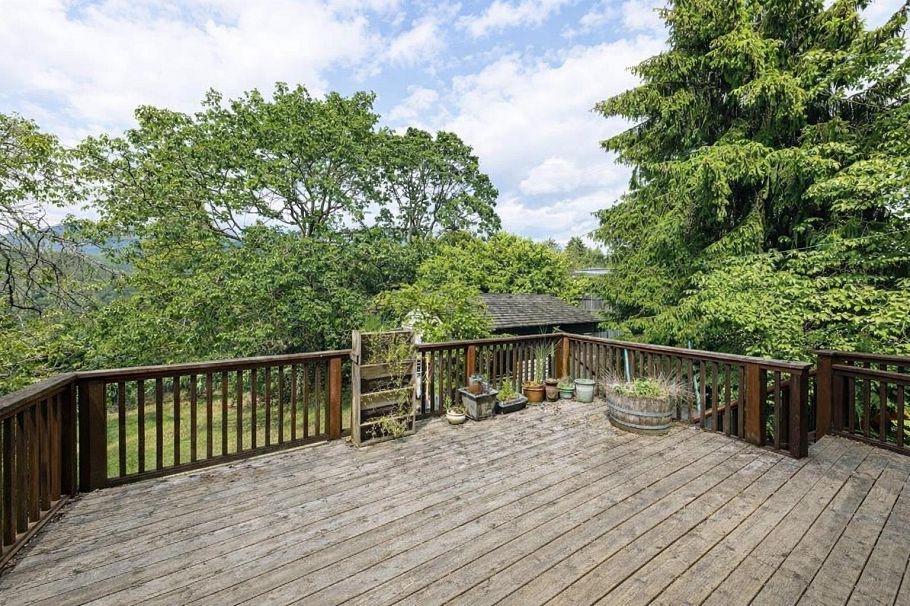 364 E 14th Street North Vancouver, BC - 7