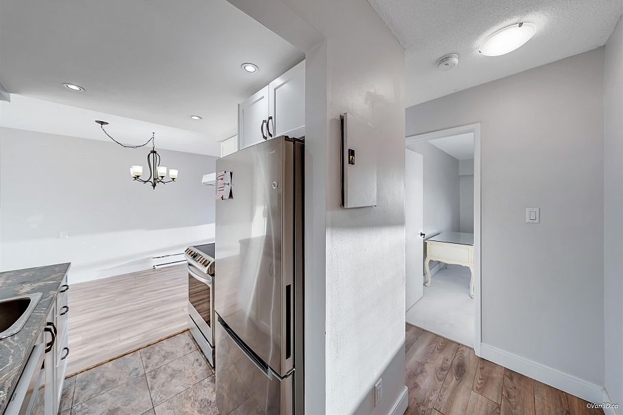 320 3080 Lonsdale Avenue North Vancouver, BC - 4