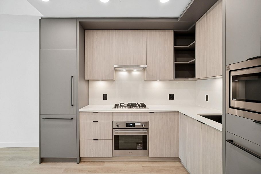 104 2268 E Broadway Street Vancouver, BC - 4