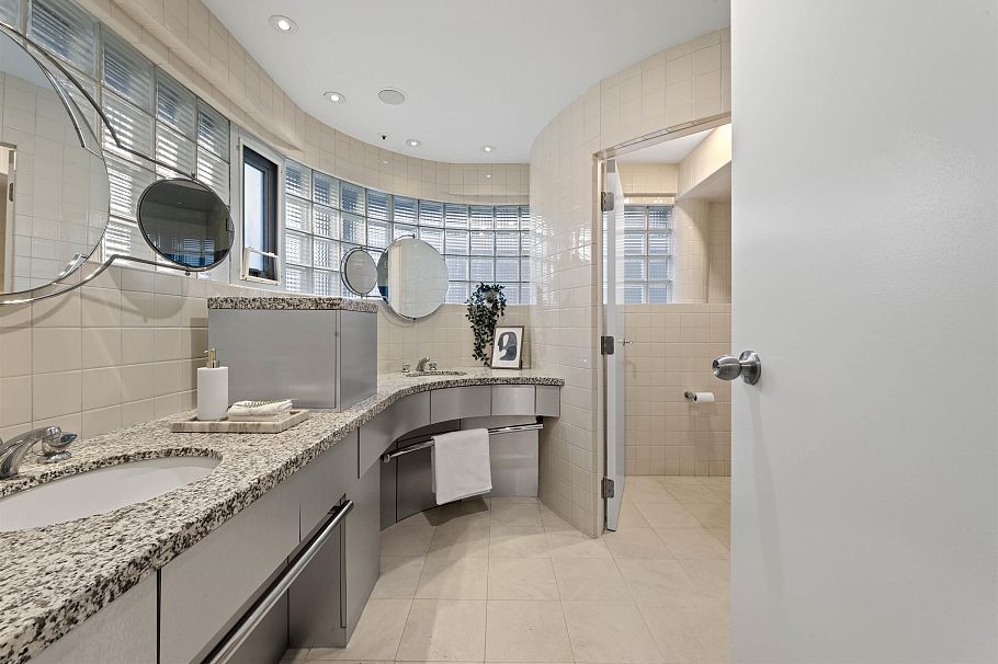 3043 Alma Street Vancouver, BC - 23