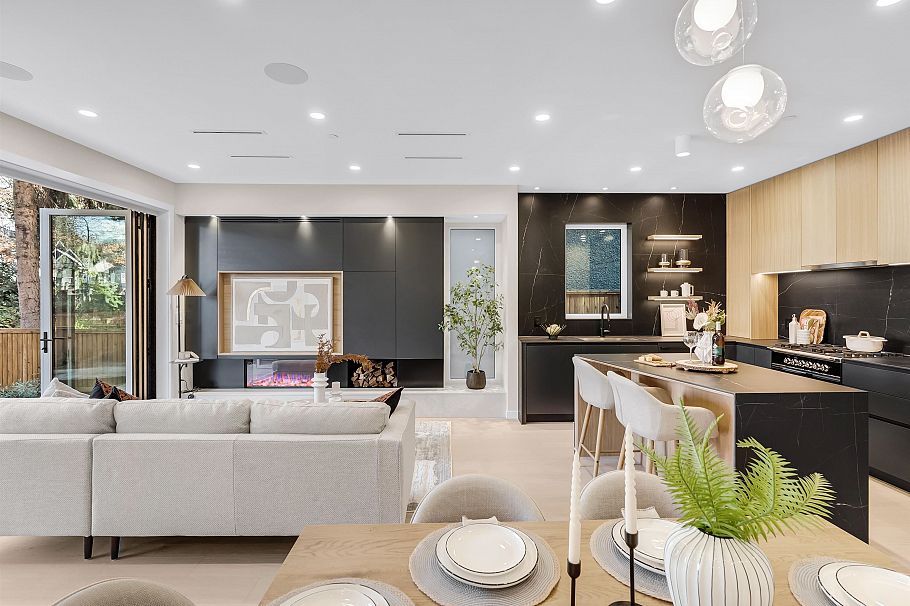 1 2764 W 14th Avenue Vancouver, BC - 1