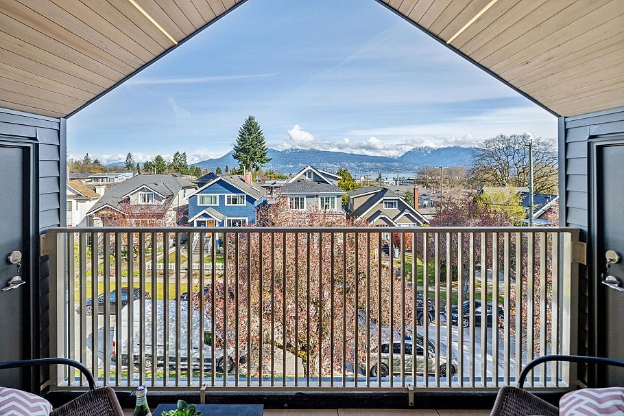 1 3642 West 20th Avenue Vancouver, BC - 24