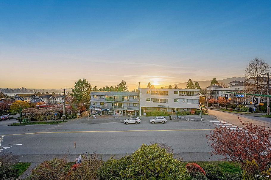 320 3080 Lonsdale Avenue North Vancouver, BC - 23
