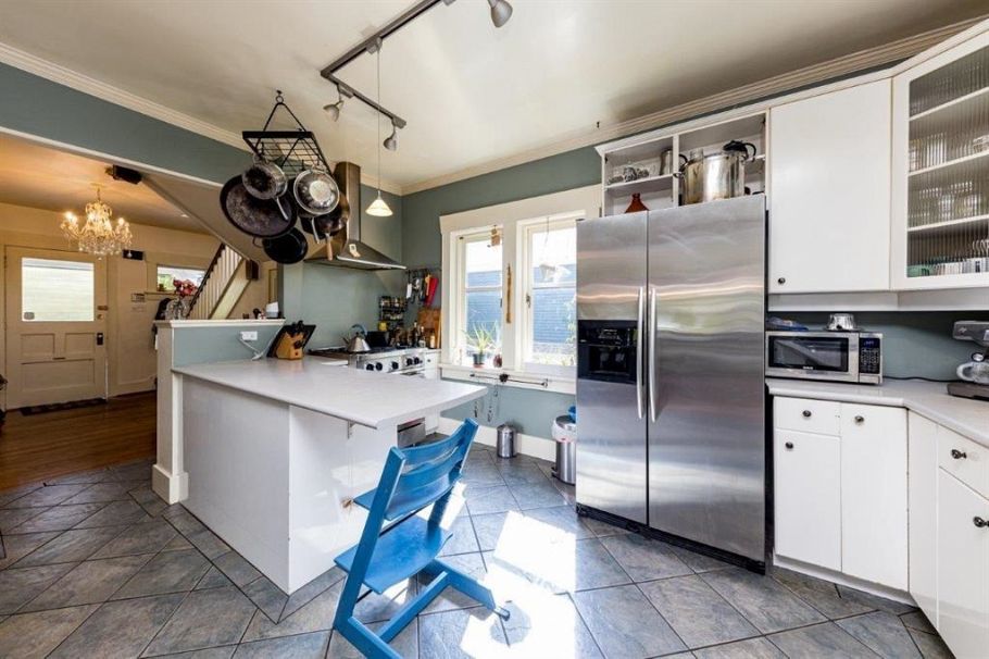 364 E 14th Street North Vancouver, BC - 14