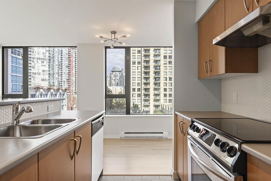 701 1295 Richards Street Vancouver, BC - 7